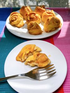 crescent roll cinnamon rolls cut